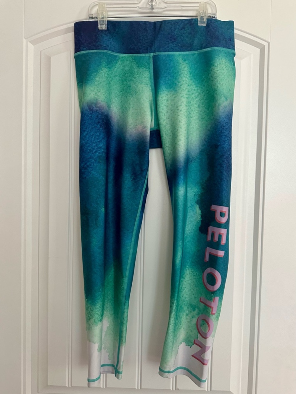 NEW Peloton x Terez Ocean Gradient 3/4 Leggings • Green Blue Purple M NWOT